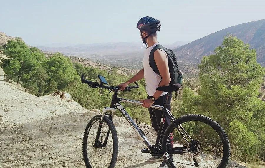 VTT en Algérie : un passionné du vélo dans les montagnes algériennes