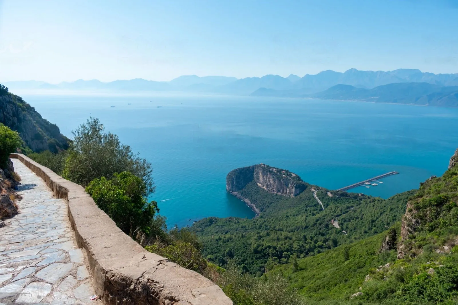 Sports d'été en Algérie : faire une randdonée à Yemma Gouraya à Bejaia - Destination Algérie