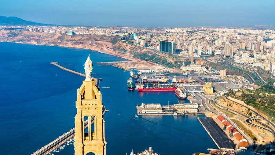 Le Fort Santa Cruz situé à Oran en bord de mer - Destination Algérie
