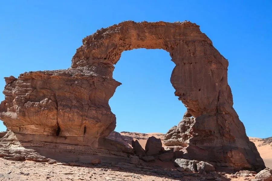 Djanet - formations de grès érodé du Tassili n'Ajjer, plateau classé à l'UNESCO dans le Sahara algérien